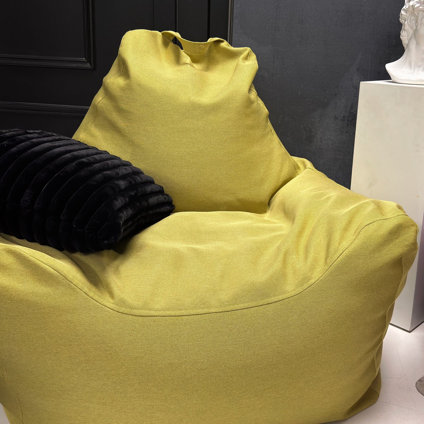 LUCKY PEAR ARMCHAIR